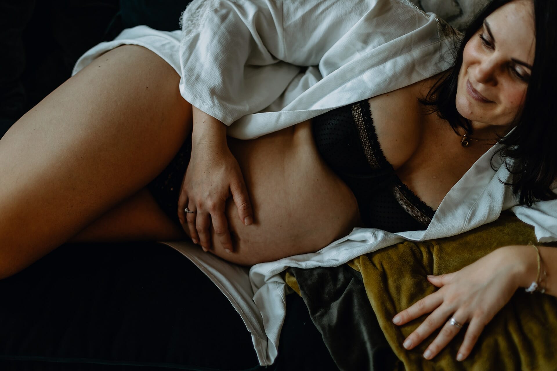 Séance photo grossesse. Castille ALMA photographe de famille à Lyon