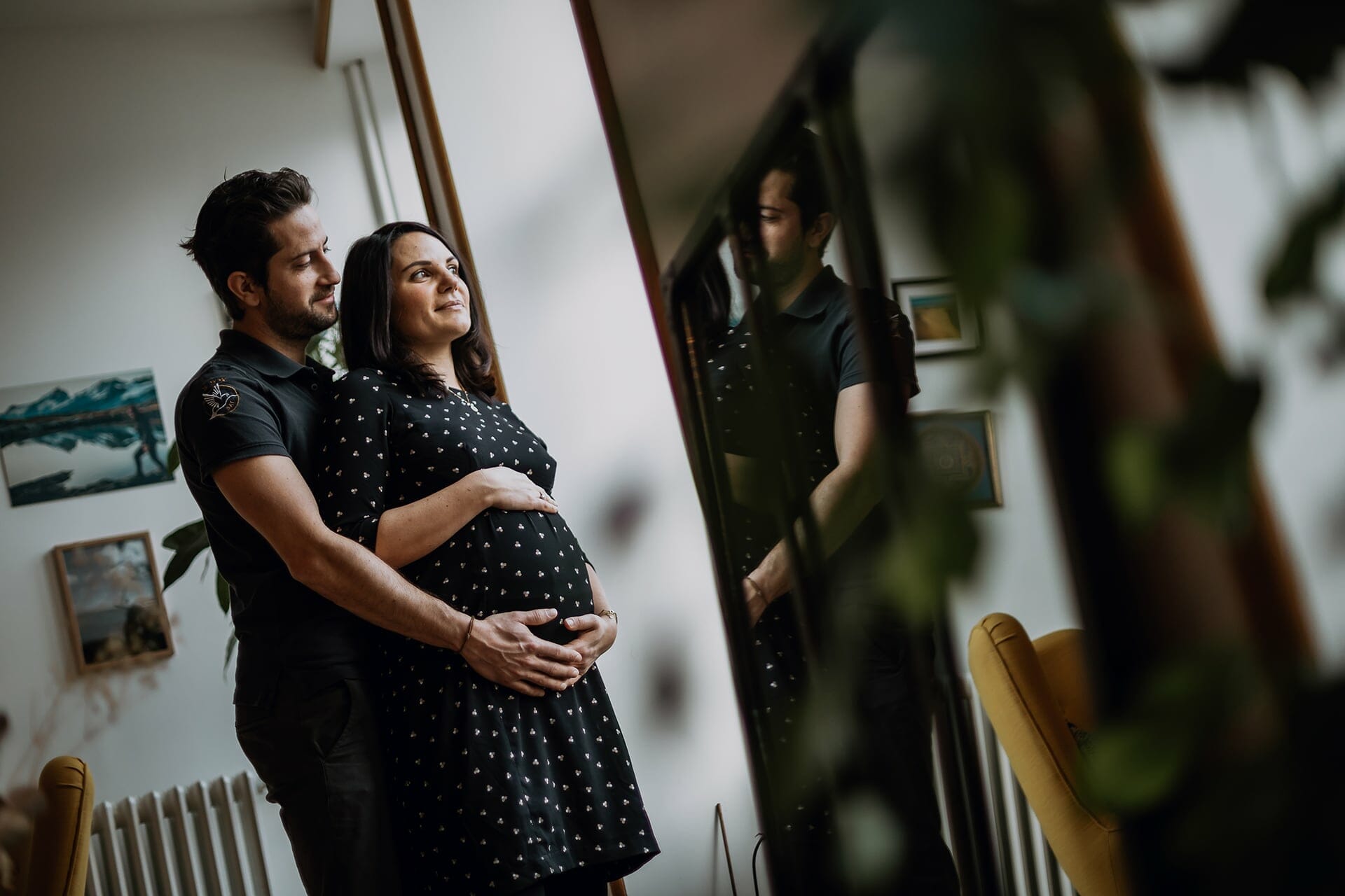 Séance photo grossesse chez vous. Castille ALMA photographe de grossesse à domicile.