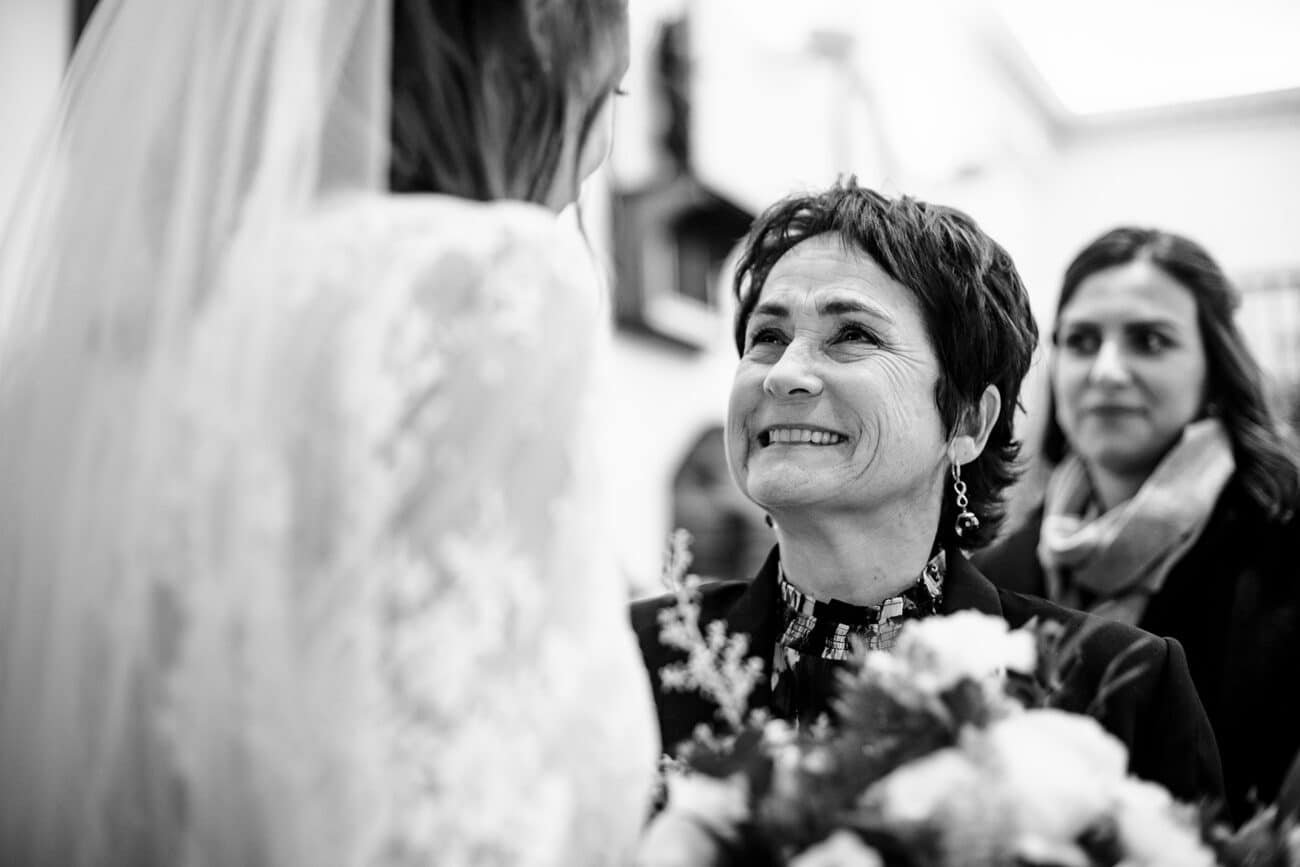 Félicitations mariage après la cérémonie. Castille ALMA photographe de mariage