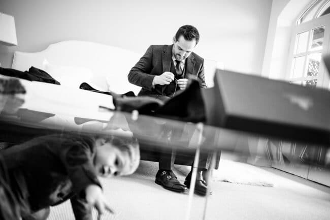 Préparatifs du marié. Castille ALMA photographe de mariage