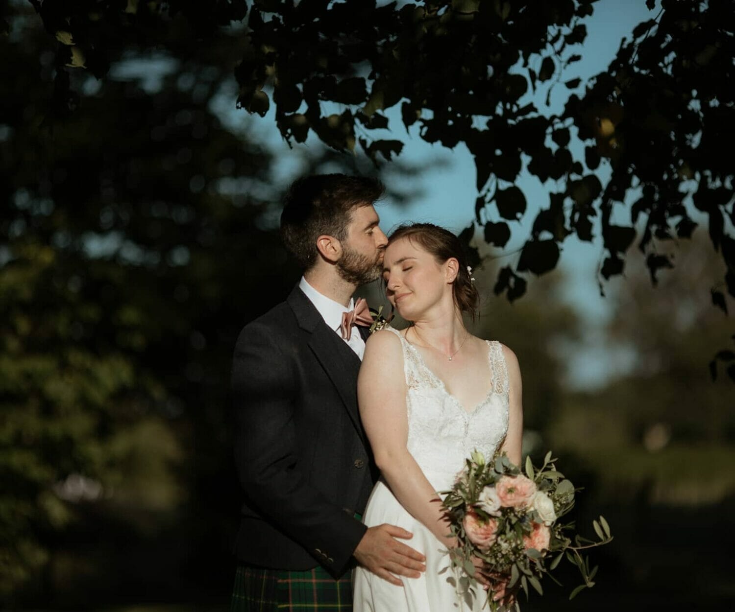 Meilleur photographe de mariage au chateau des Broyers. Reportage de mariage Castille ALMA