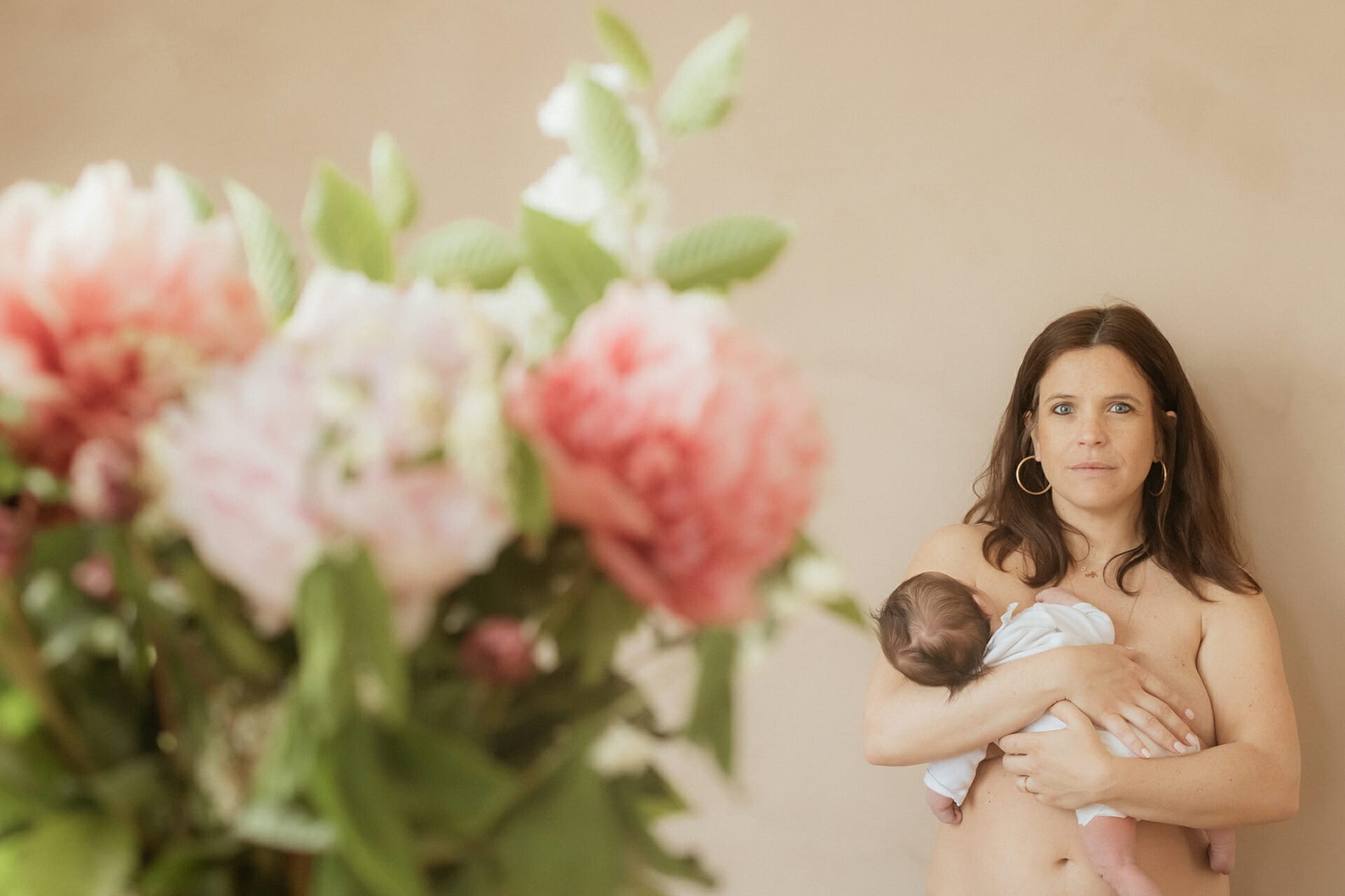 Séance photo nouveau né, portrait mère bébé à Lyon