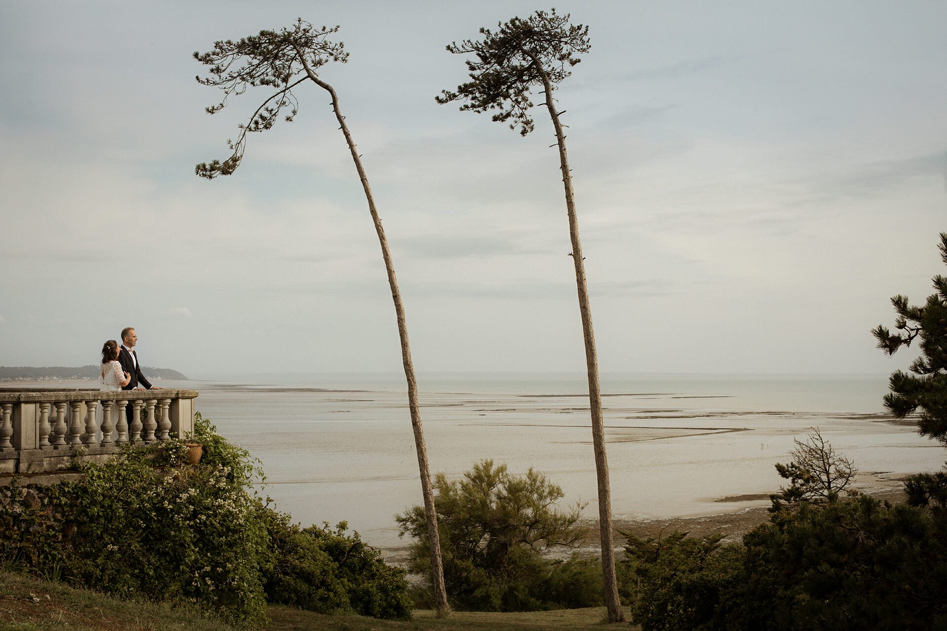 Mariage au Château de la Crête en Normandie. Duo de photographes de mariage Castille ALMA & David POMMIER