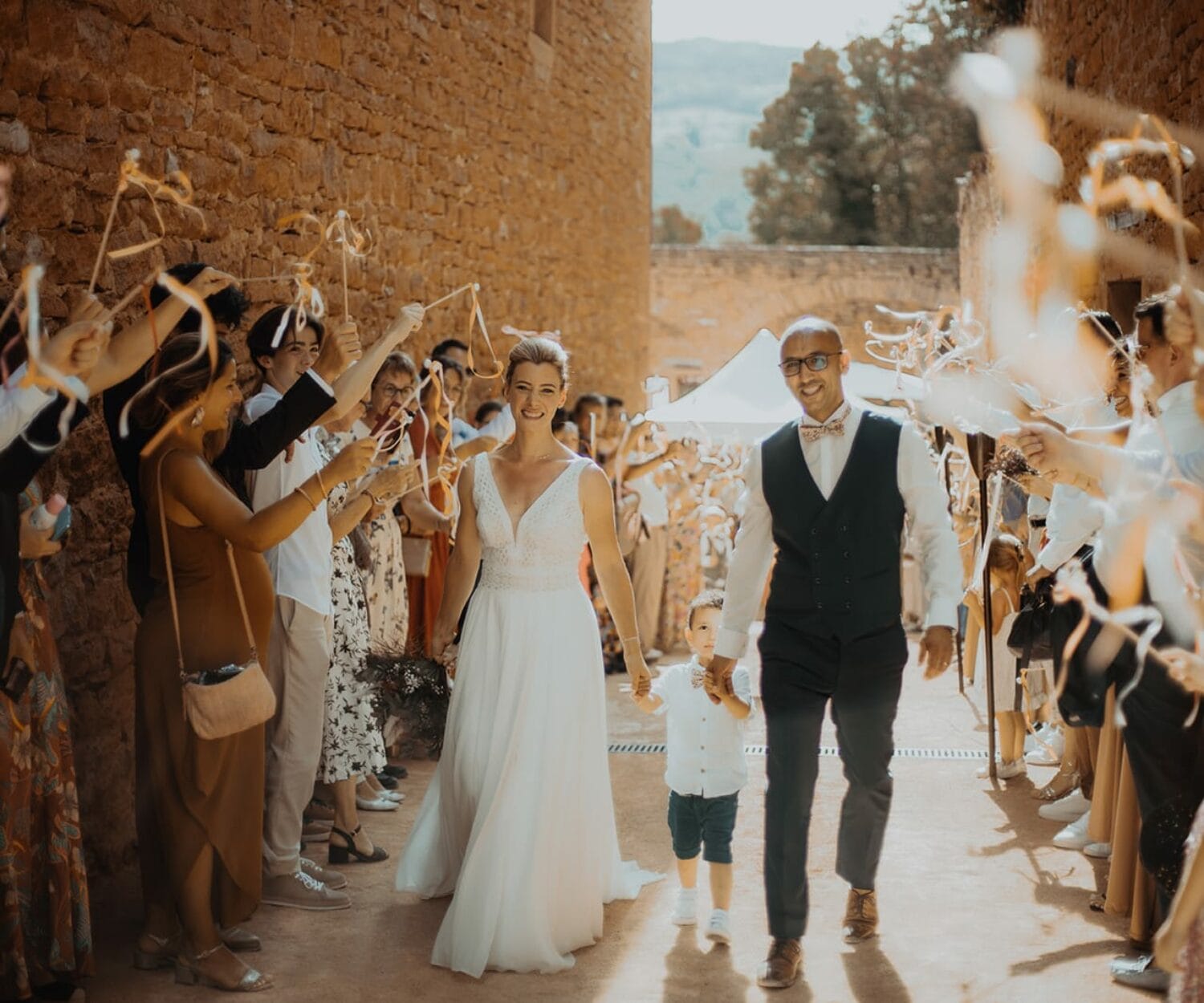 Cérémonie Laïque festive : Le guide Ultime par Castille ALMA photographe de mariage laïque