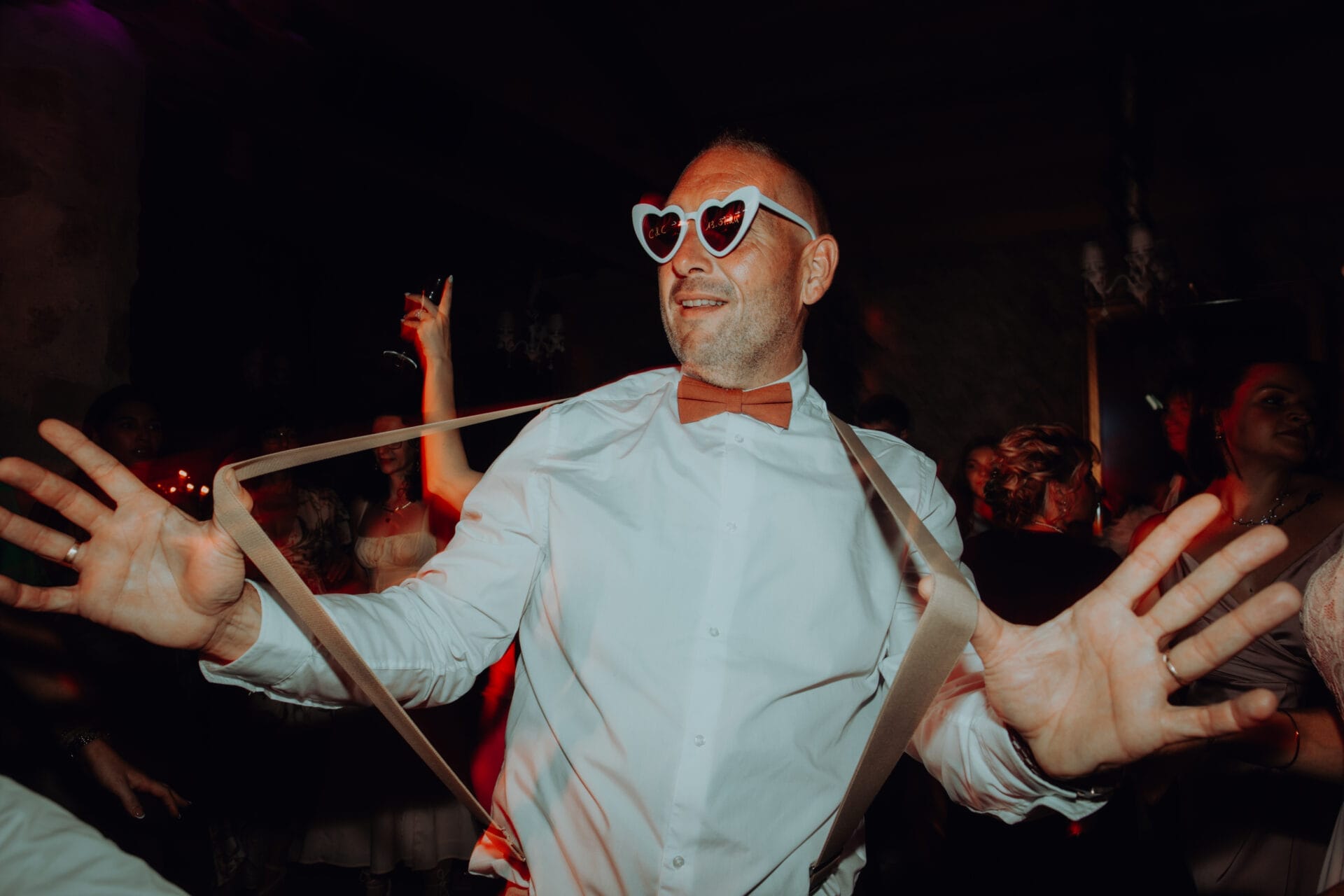 Mariage au Chateau de Chavagnac photographe de mariage Castille ALMA photo de couple style documentaire en noir et blanc