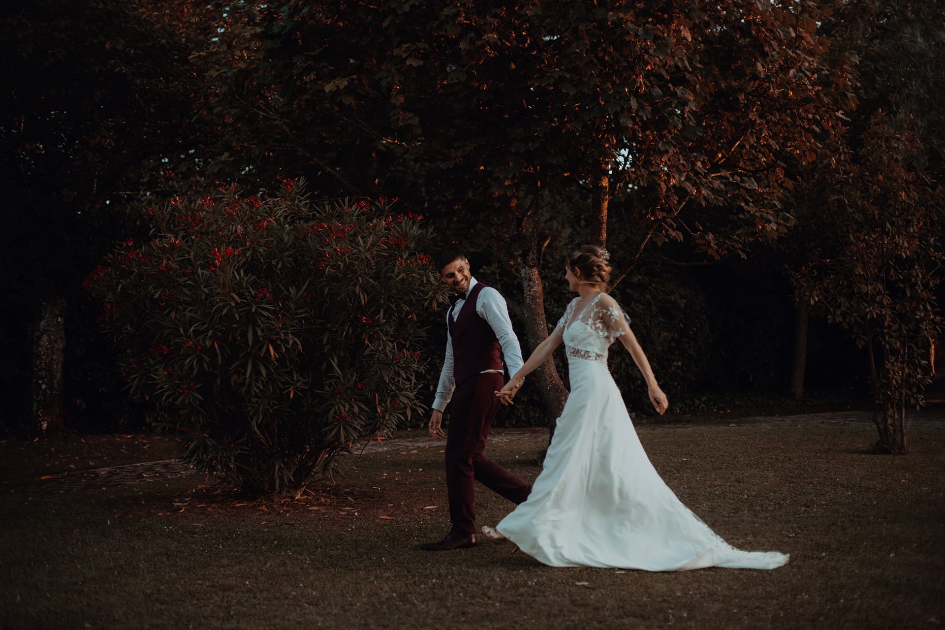 Mariage laic au domaine de Bellevue Par Castille ALMA photographe de mariage de style documentaire et artistique.