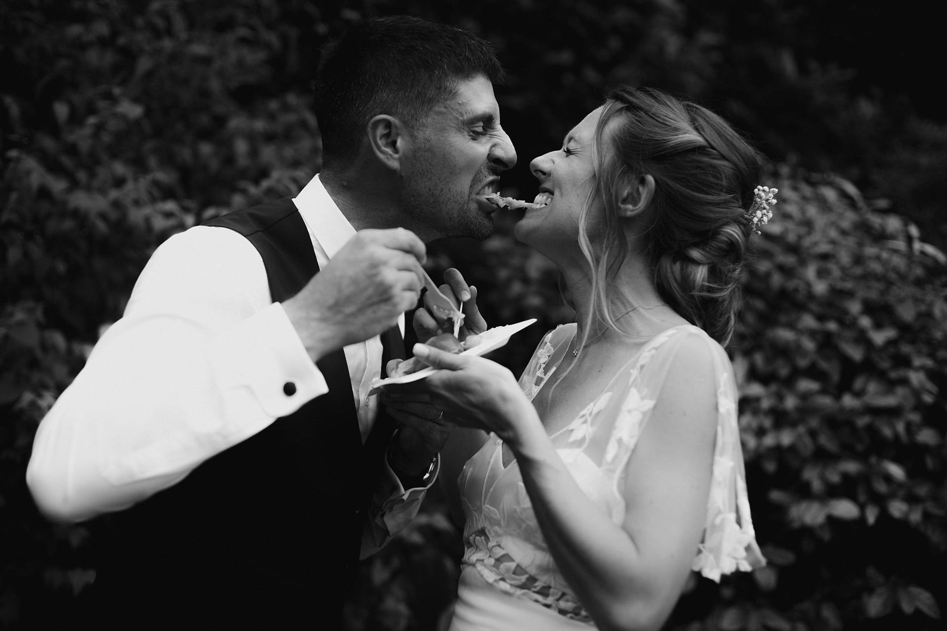 Mariage Laïc au Domaine de Bellevue photographe de mariage Castille ALMA photo de couple style documentaire en noir et blanc